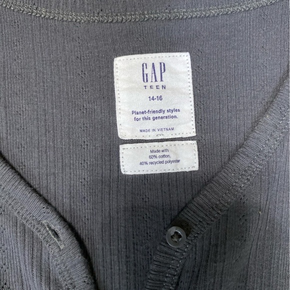 Gap Teen Grey Button Down Eyelet Top Size 14-16 - Picture 3 of 4